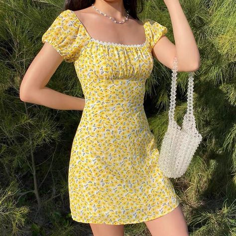 PELLUCID on Instagram: “such a pretty sun dress 🌻☁️ Wild Chrysanthemum Dress ($42) ~ use our link in bio to shop ✨” Dress Velvet, Yellow Outfit, Patchwork Dress, Lace Collar, Looks Vintage, Lany, Soft Girl, Yellow Dress, Look Cool