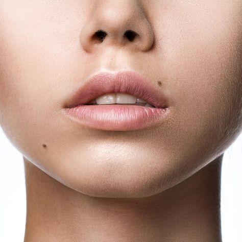 Makeup Artists Share 16 Industry Secrets to Fix Beauty Mishaps In a Minute or Less Men With Beauty Marks, Facial Beauty Marks, Beauty Mark Under Eye Aesthetic, Mole Near Lips, Beauty Mark Above Lip, Tattooed Beauty Mark, Beauty Marks On Face Aesthetic, Beauty Mark Tattoo Face, Fake Beauty Mark Makeup