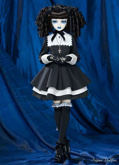 bad ball jointed doll ball joint doll malice mizer visual kei collector doll japanese rock harajuku lolita alternative fashion lolita fashion inspo doll collector Doll Plushies, Gothic Dolls, Dream Doll, Anime Dolls, Doll Repaint, Monster High Dolls, Pretty Dolls, Ooak Dolls, Custom Dolls