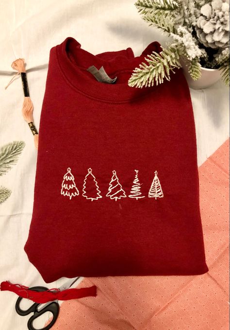 Hand Embroidered Christmas Sweater, Christmas Embroidery Sweatshirts, Sweatshirt And Shirt Outfit, Outfit Ideas Shirt, Christmas Embroidery Ideas, Embroidery Christmas Gifts, Shirt Outfit Ideas, Shirt Design Ideas, Merry And Bright Christmas