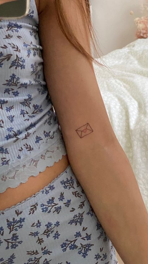 Red Envelope Tattoo, Tiny Tattoo Letter, Love Envelope Tattoo, Heart Letter Tattoo, Envelope Tattoo Design, Fangirl Tattoos, Fine Line Letter Tattoo, Zodiac Tattoos Gemini, Heart Envelope Tattoo