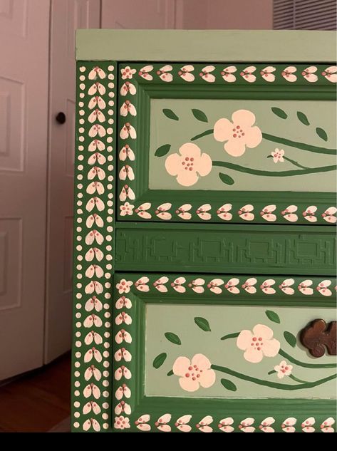 Dresser Wallpaper Drawers, Whimsical Dresser Makeover, Cupboard Upcycle Ideas, Mural On Dresser, Hand Painted Floral Furniture, Wooden Appliques Ideas, Flower Painting On Furniture, Cottagecore Painted Furniture, Folk Furniture Painting