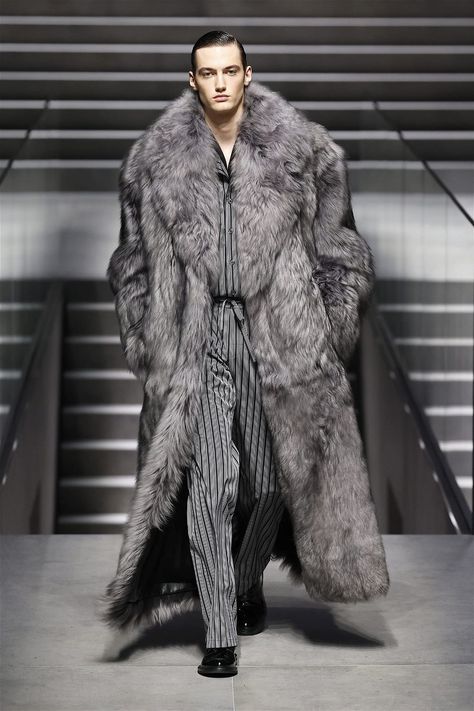 Fur Coat For Men, Men Couture, Boyfriend Fashion, Fur Trench Coat, Fur Coat Men, Dolce And Gabbana Runway, Male Outfit, Stylish Winter Coats, Mens Fur Coat