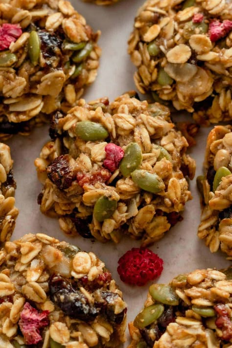 The Best Healthy Oatmeal Cookies Crispy Oats, Granola Cookies, Menu Sarapan Sehat, Healthy Oatmeal Cookies, Breakfast Cookies Healthy, Cookies Healthy, Healthy Cookie Recipes, Oat Cookies, Desserts Vegan