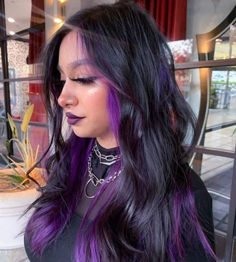 Purple Ombre Hair, Hair Color Underneath, Cute Hair Colors, Creative Hair Color, Hair Color Streaks, Purple Highlights, Hair Streaks, Dyed Hair Inspiration, Hair Color Purple