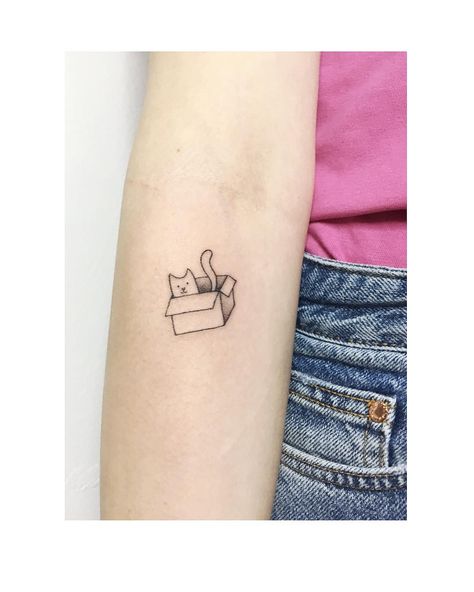 Cat In A Box Tattoo, Minimal Cat Tattoo, Make Your Own Tattoo, Tattoo Gato, Box Tattoo, Stained Glass Tattoo, Cat Tattoo Simple, Cute Cat Tattoo, Arm Tats