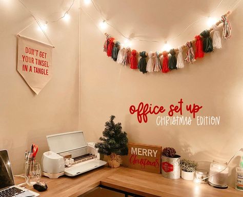 Christmas Decor Ideas Office Desk, Desk Christmas Decorations Work, Office Desk Christmas Decor, Christmas Desk Decor, Christmas Desk Decorations, Christmas Desk, Desk Decorations, Xmas 2024, Pc Table