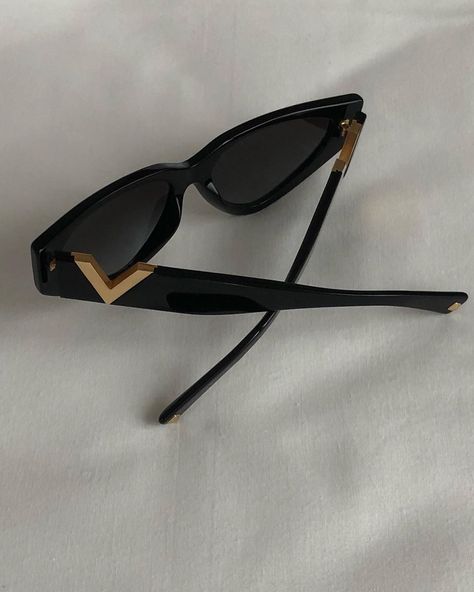 Valentino Glasses, Josefine H J, Black Is My Happy Color, Vintage Sunnies, Valentino Sunglasses, Soft Accessories, Casual Summer Outfits For Women, Bright Sun, The Met Gala