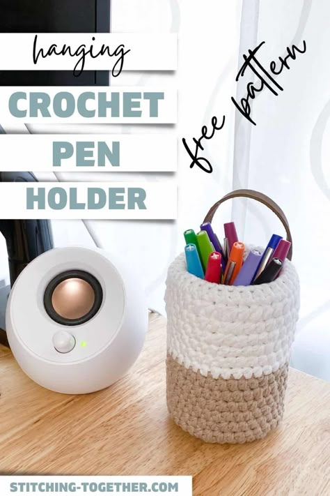 Crochet Pen Holder, Yarn Art Projects, Crochet Totes, Magic Circle Crochet, Crocheted Gifts, Circle Crochet, Pen Pencil Holder, Cute Teacher Gifts, Crochet Heart Pattern