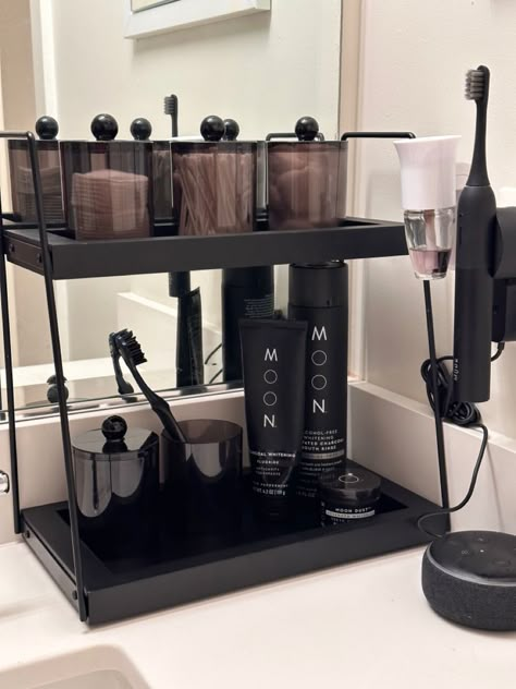 Bathroom For Men Ideas, Mens Apartment Bathroom, Men’s Bathroom Decorating Ideas, Men’s Restroom Decor, Mens Bathroom Counter Organization, Men Bathroom Aesthetic, Mens Bathroom Aesthetic, Modern Black Bathroom Decor, Mens Small Bathroom Ideas