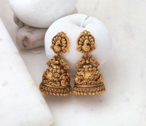 https://in.pinterest.com/krishnajewellersjubileehills/ Golden Jhumka, Beautiful Gold Earrings, Festival Jewellery, Small Earrings Gold, Temple Jewellery Earrings, Gold Jhumka, Jhumka Designs, Indian Bridal Jewelry, Antique Gold Earrings