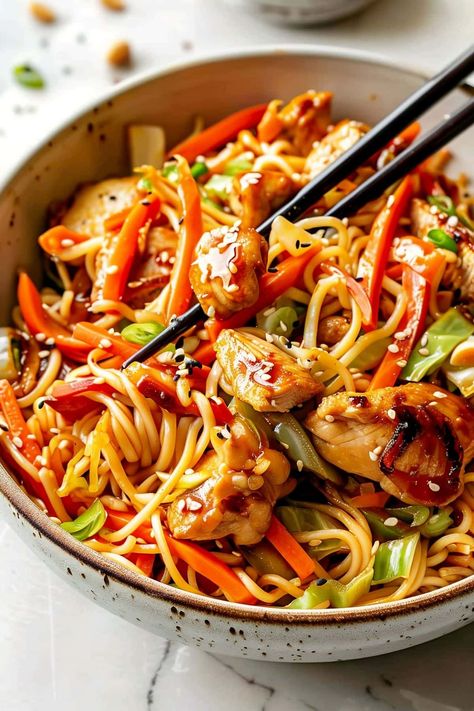 This Yakisoba chicken is so much better than takeout! When you're craving Japanese cuisine, this easy chicken recipe is sure to fit the bill! Chicken Yakisoba Recipe, Japanese Dinner Recipes, Japanese Meals, Chicken Yakisoba, Japanese Dinner, Roasted Garlic Chicken, Stir Fry Recipes Chicken, Asian Chicken, Health Dinner