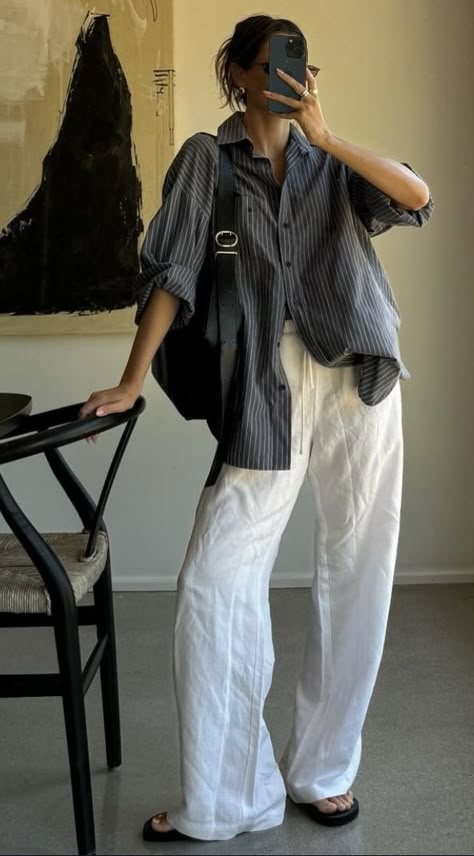 Modest Fashion Hot Weather, European Vintage Fashion, Effortless Style Outfits, Finding Your Personal Style, Large Button Up Shirt Outfits, Baggy Elegant Outfit, Guatemala Travel Outfits, Travel Fits Airport, White T Shirt Outfits Women