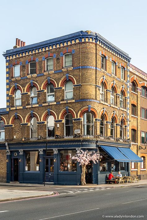 London Pub Exterior, Pub Exterior, Buildings Reference, Pub Interior Design, Pubs In London, London Ideas, Pet Cafe, Historic London, Pub Interior