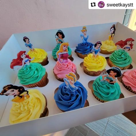 #Repost @sweetkaystt with @use.repost ・・・ Disney Princess Cupcakes . . . . #disney #cupcakes #princess #cakelife Princess Birthday Cupcakes, Cupcakes Princess, Cupcake Tower Cake, Disney Princess Cupcakes, Beauty And Beast Birthday, Baking Shop, Disney Cupcakes, Princess Cupcake, Princess Cupcakes