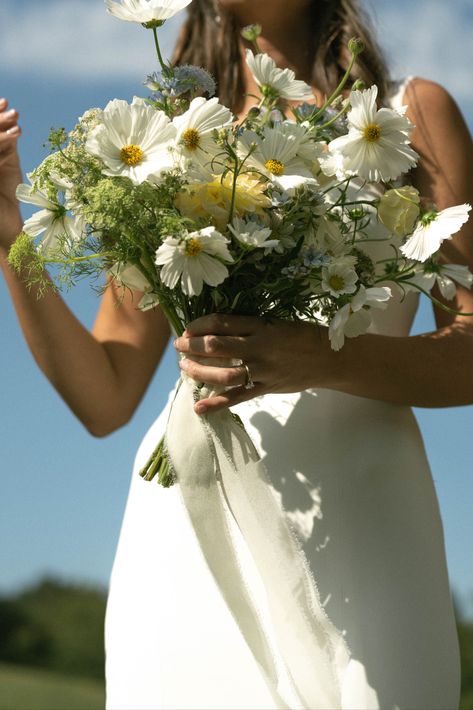 Cosmos Wedding Bouquet, Queen Annes Lace Bouquet, Dahlia Wedding Bouquets, Wildflower Bridal Bouquets, Lace Bouquet, Dahlias Wedding, Simple Wedding Bouquets, Late Summer Wedding, Late Summer Weddings