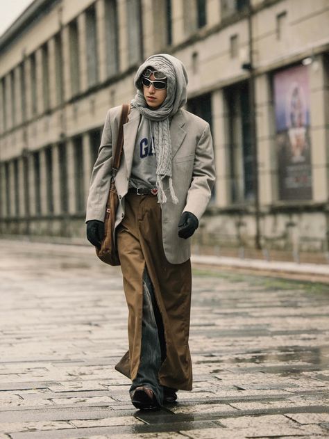 London Fashion Week Street Style 2023, Paris Fashion Week 2023 Street Style, Layered Outfits Men, London Street Style Winter, London Fashion Week 2023, Taipei Fashion, Cloth Inspiration, Layered Winter Outfits, Loser Core