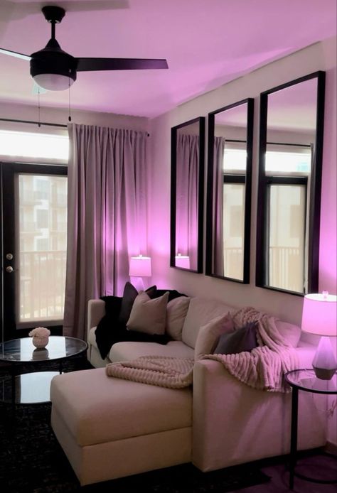 Cute Apartment Aesthetic Bedroom, Small Girly Apartment Ideas, Apartment Decor Vibes, Modern Nyc Apartment Decor, Chill Living Room Aesthetic, Living Room Inspiration Girly, Apartment Decor Ideas Modern, Checklist For Apartment, Girly Apartment Inspiration