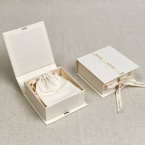 Box Packaging Ideas Business, Jewelry Packaging Box Ideas, Jewelry Box Packaging Design, Jewelry Paper Packaging, Jewellery Box Design Jewelry Packaging, Jewelry Box Packaging Ideas, Ribbon Box Packaging, Jewelry Box Design Ideas, Cute Packaging Ideas For Jewelry