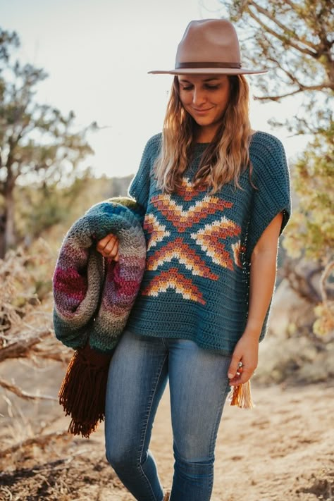 Western Crochet, Crochet Poncho Patterns Easy, Poncho Au Crochet, Wearable Crochet, Crochet Shawl Patterns, Poncho Patterns, Crochet Poncho Free Pattern, Hippie 70s, Poncho Crochet