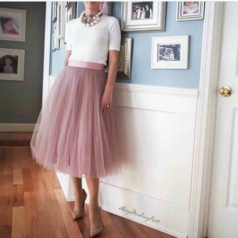 Rok Tile, Tulle Skirts Outfit, Pink Tulle Skirt, Skirt Tulle, Looks Street Style, Pink Tulle, Fashion Mode, Looks Style, Outfits Casuales