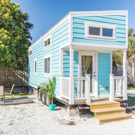 Vacation goals. Florida Beach Resorts, Tiny Beach House, Tropical Home Decor, Interior Vintage, Casa Container, Beach Cottage Decor, Beach Huts, Modern Tiny House, Beach Shack