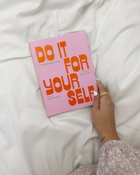 Motivational Journal, Do It For Yourself, Self Development Books, Book Smart, Motivational Books, Inspirational Books To Read, Top Books To Read, Guided Journal, Journal Aesthetic