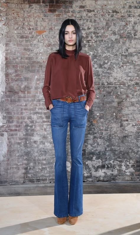 Shoes Flare Jeans, What To Wear With Flare Jeans, How To Wear Bootcut Jeans, Flare Jeans Winter, Flare Jeans Outfit Spring, Flare Jeans Outfit Winter, Flared Jeans Outfit Fall, Shoes To Wear With Flare Jeans, Flare Jeans Fall