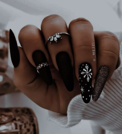 Homecoming Nails Acrylic Black, Nails Acrylic Black, White And Silver Nails, Hippie Nails, White Glitter Nails, Pink Homecoming, Nails Homecoming, Winter Nails Acrylic, Goth Nails