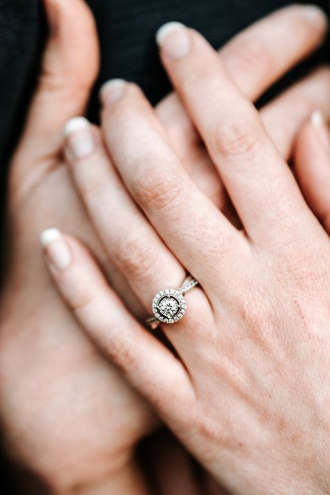 Engagement Ring Trends, Couple Ring Design, Trending Engagement Rings, Diamond Rings Design, Ring Trends, Round Engagement Rings, Gold Rings Fashion, Best Engagement Rings, Gold Ring Designs