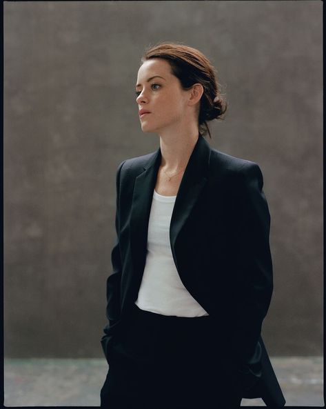 Claire Foy by Charlotte Hadden for Telegraph Magazine October 2017 - Fashion Editorials - Minimal. / Visual. Clare Foy, Painting Famous, Claire Foy, Pretty Females, Stanley Kubrick, By Charlotte, Fashion Tips For Women, Woman Painting, Fashion Editor