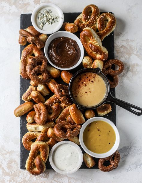 Pretzel Bar, Appetizer Healthy, Beer Tasting Parties, Pretzel Bars, Pumpkin Beer, Charcuterie Inspiration, Party Food Platters, Charcuterie And Cheese Board, Charcuterie Recipes