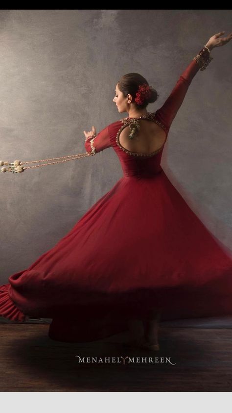 Semi Classical Dance Dress, Semi Classical Dance Poses, Semi Classical Dance Costume, Kathak Photography, Semi Classical Dance, Red Anarkali Dress, Kathak Costume, Pakistani Actress Dresses, Long Kurta Designs