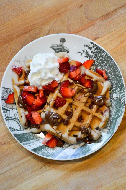 Strawberry Nutella Waffles-2 Aesthetic Waffles, Waffles And Strawberries, Waffle Nutella, Waffles Aesthetic, Aesthetic Waffles Pictures, Disney Nutella Waffle, Sweet Waffles, Nutella Waffles Aesthetic, Nutella Waffles