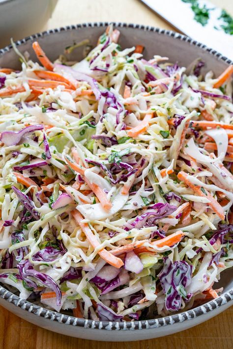 Coleslaw Crunchy Coleslaw Salad, Coslaw Recipes, Cabbage Coleslaw, Barbecue Ideas, Beef Pasta Recipes, Easy Coleslaw, Closet Cooking, Coleslaw Recipe Easy, Slaw Dressing