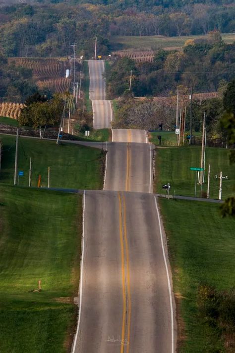 The best rollercoaster roads in Iowa - Iowa Road Trip Iowa Road Trip, Sioux City Iowa, Iowa Travel, Dubuque Iowa, Photo Facebook, Dangerous Roads, Horse And Buggy, Sea To Shining Sea, Sioux City