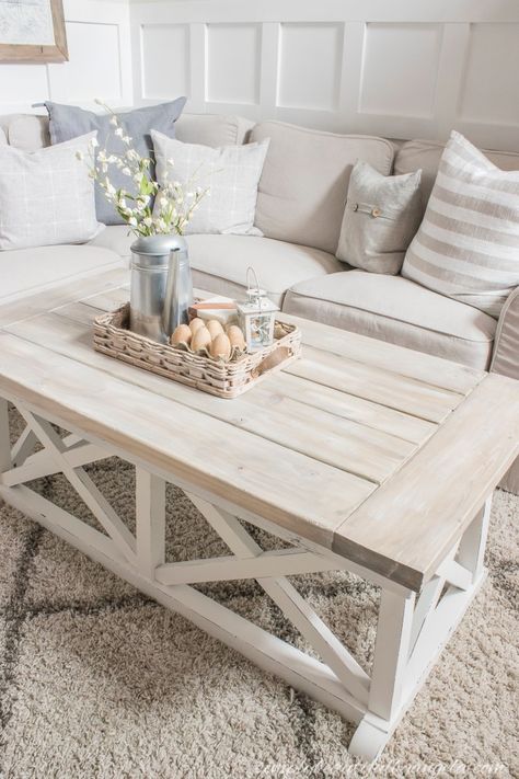 Diy Painted Coffee Table, Painted Coffee Table Ideas, Coffee Table Redo, Modern Farmhouse Coffee Table, Painted Coffee Table, Recycling Furniture, Coffee Table Makeover, Painted Coffee Tables, Farmhouse Style Table