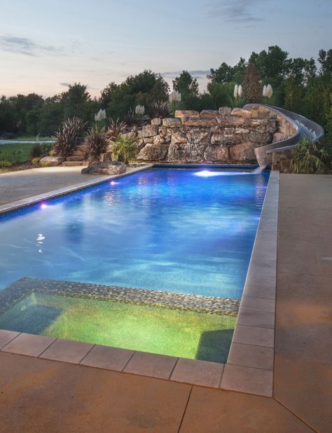 Large rectangle pool Modern Pool And Spa, Moderne Pools, Rectangle Pool, Pools Backyard Inground, Indoor Pools, Luxury Swimming Pools, Small Swimming Pools, Rectangular Pool, Pool Waterfall