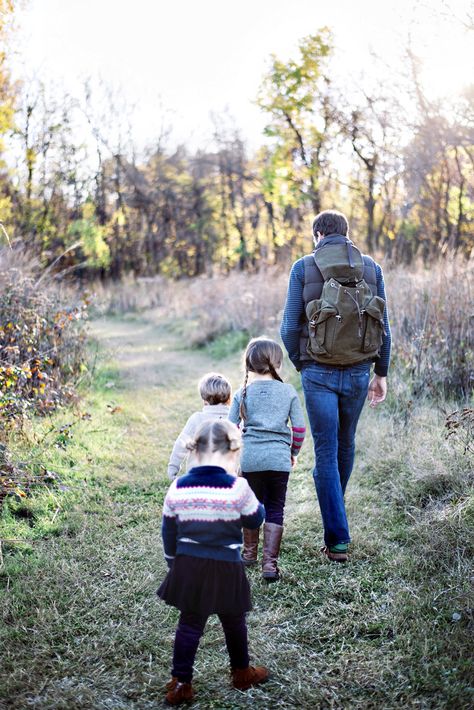 Autumn Picnic, Poses Family, Sibling Poses, Family Hiking, Family Poses, Toddler Photography, Hiking With Kids, Flying High, Family Pics