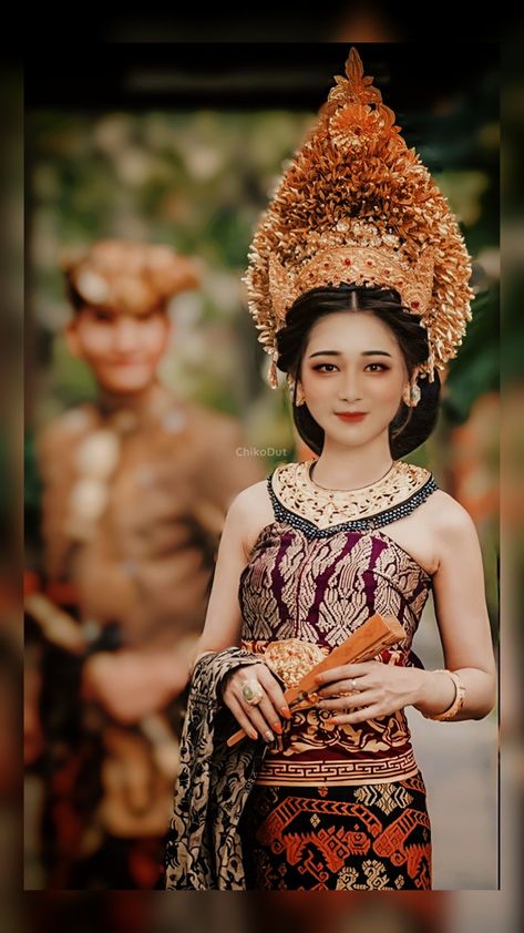 Bali Wedding Dress, Prewedding Adat, Prewedding Pose, Indonesian Clothing, Indonesian Kebaya, Bali Prewedding, Pose Prewedding, Foto Prewedding, Indonesian Wedding