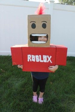 DIY Roblox Costumes - Diy Roblox Costume, Roblox Costume, Jordan Birthday, Roblox Party, Robot Birthday Party, Halloween Express, Up Theme, Homemade Halloween, Diy Cans