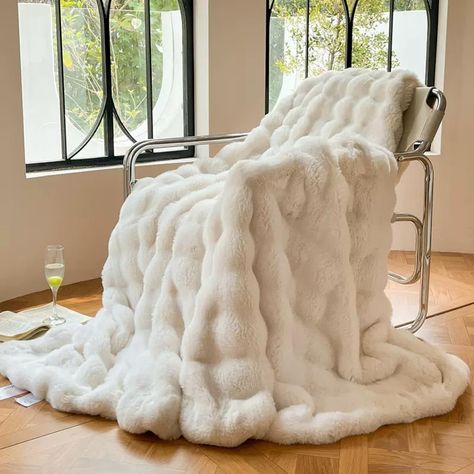 DREAMLANDING Faux Rabbit Fur Luxury Plush Sherpa Throw Blanket Reversible Fuzzy Warm Cozy Fluffy Fur Blanket for Bed Sofa Couch Home Decor(Cream,150 * 200cm) Aussie Bedroom, Jade Plant Care, Bubble Blanket, Cute Blanket, Blankets For Winter, Flannel Bedding, Faux Fur Throw Blanket, Faux Fur Blanket, Plush Sofa