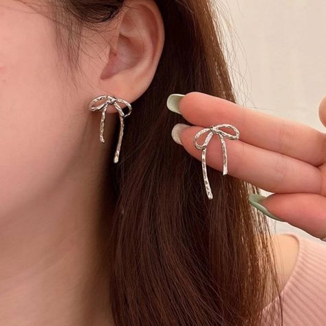 Silver Bow, Knot Earrings, Bow Earrings, Girls Jewelry, Pretty Jewellery, Ear Jewelry, Cute Earrings, Pita, Cute Jewelry