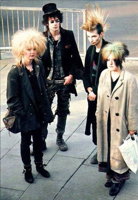 Punk goths guys '80s #WesternFashion #Punk #UK 80s Goth Fashion, New Wave Aesthetic, Post Punk Fashion, 80s Punk Fashion, Goth Guy, Wave Aesthetic, Punk 80s, Punk Mode, 80s Goth