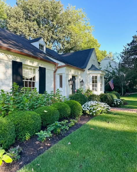 Home Tour: See inside designer Kate Figler's personality-packed Nashville home - Garden & Grace House Exterior With Black Windows, Exterior With Black Windows, White Brick House Exterior, White Cottage Exterior, White Home Exterior, White Brick House, Brick House Exterior, Charleston Homes, Cape Cod House