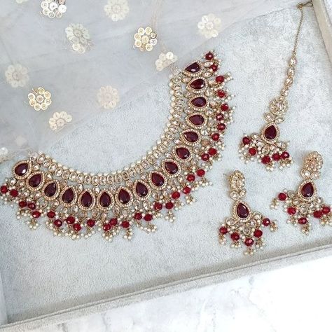 Indian Wedding Rings, Desi Jewellery, Stylish Jewelry Accessories, Pakistani Jewellery, Desi Jewelry, Pakistani Bridal Jewelry, Fancy Jewelry Necklace, Indian Bridal Jewelry Sets, Fancy Jewellery Designs