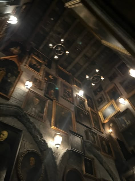 Hogwarts At Night Aesthetic, Marauders Shifting Visualization, Marauders Visualization, Hogwarts Fall Aesthetic, Hogwarts Instagram, Hogwarts Night, Marauders Shifting, Hogwarts At Night, Wolfstar Fanfic