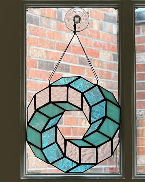 Geometric Stained Glass Patterns Simple, Mirror Stained Glass Ideas, Cool Stained Glass Ideas, Geometric Stained Glass Patterns, Stainglass Pattern, Stained Glass Modern, Stained Glass Circles, Diy Stained Glass Window, Pieced Quilt Patterns