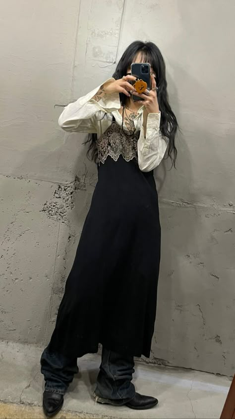 Crop Top Layering Outfits, Layering Crop Tops Outfits, Layered Crop Top Outfits, Crop Sweater Outfit, City Aesthetic New York, Tank Top Layering, Layered Crop Top, Top Layering, Aesthetic New York