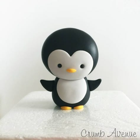 Cute Penguin Cake Topper Tutorial - CakesDecor Modeling Chocolate Figures, Penguin Cake Toppers, Penguin Cake, Penguin Cakes, Christmas Cake Designs, Fondant Animals, Cake Topper Tutorial, Christmas Topper, Christmas Cake Decorations